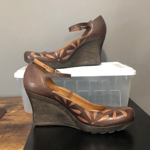Kenneth Cole Reaction Shoes - Kenneth Cole brown wedge shoe